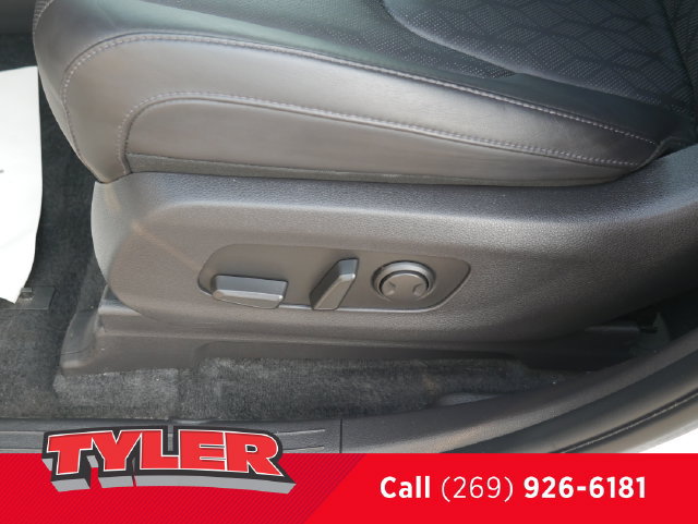 Used 2024 Kia Carnival EX FWD image 22