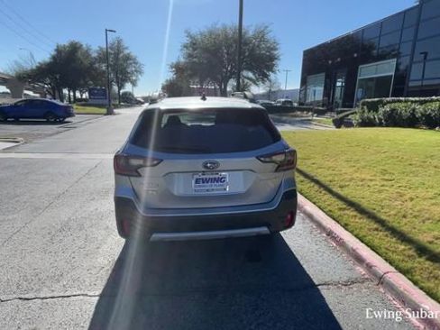 Used 2022 Subaru Outback Limited image 9