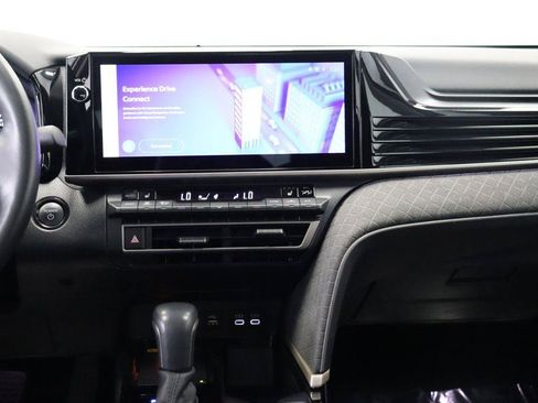 Used 2025 Toyota Camry XLE FWD image 23