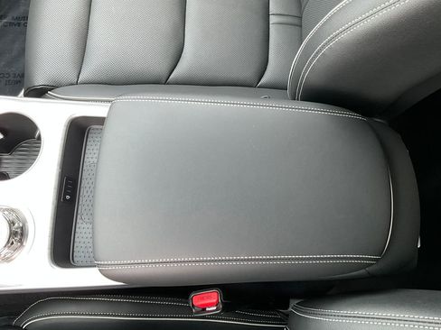 Used 2026 Genesis Electrified GV70 image 40