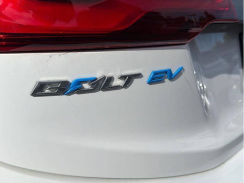 Used 2019 Chevrolet Bolt Premier w/ Infotainment Package FWD image 33