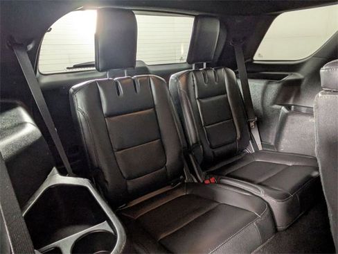 Used 2019 Ford Explorer XLT w/ Equipment Group 202A image 32