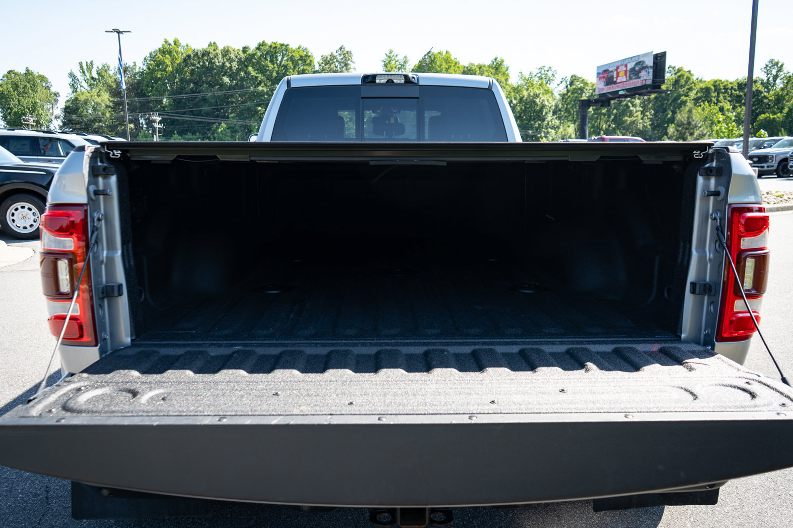 Used 2022 RAM 3500 Laramie AWD/4WD image 9