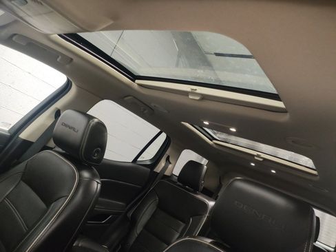 Used 2019 GMC Acadia Denali image 25