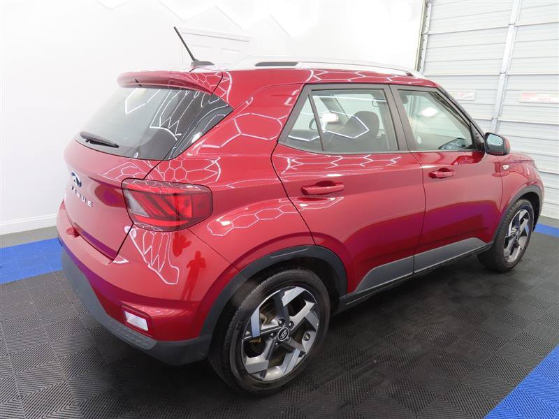 Used 2025 Hyundai Venue SEL FWD image 12