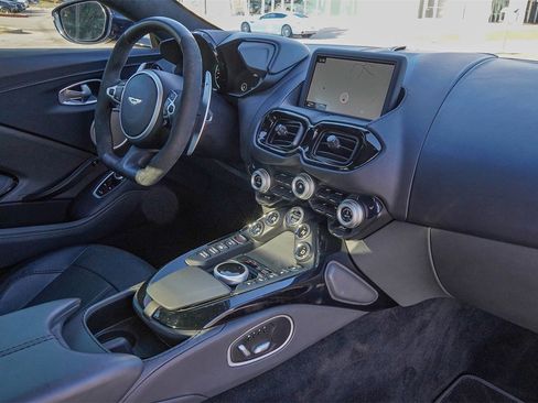 Used 2022 Aston Martin V8 Vantage Coupe image 38