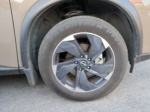 Used 2025 Nissan Rogue SV FWD image 12