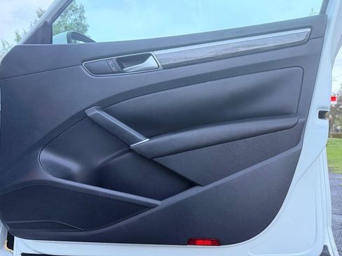 Used 2016 Volkswagen Passat 1.8T SE FWD image 20