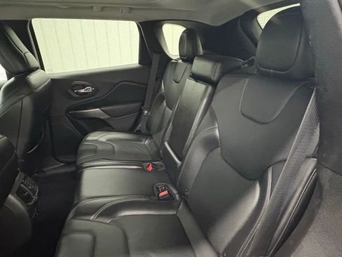 Used 2019 Jeep Cherokee Limited image 9