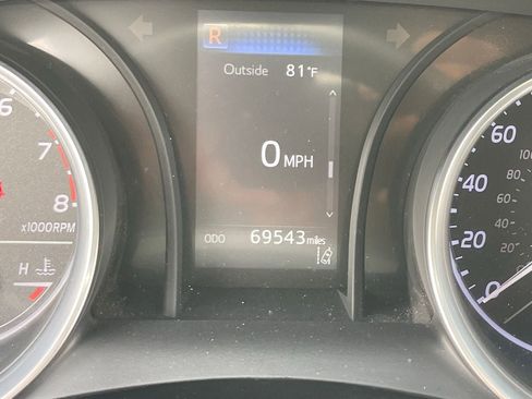 Used 2018 Toyota Camry SE image 9