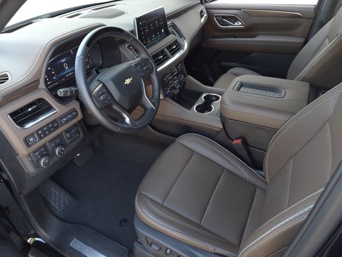 Used 2024 Chevrolet Suburban High Country w/ Advanced Technology Package image 9