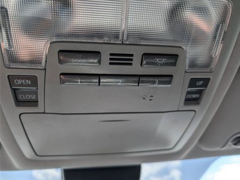 Used 2017 Toyota Highlander Limited AWD/4WD image 12