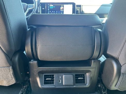 Used 2025 Chevrolet Silverado 2500 LT w/ Convenience Package AWD/4WD image 16