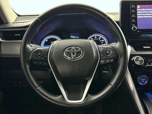 Used 2022 Toyota Venza LE image 11