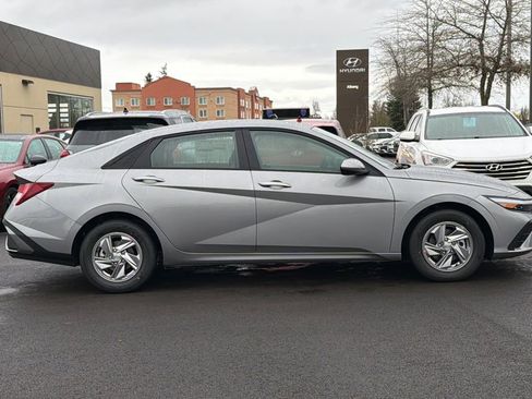New 2026 Hyundai Elantra SE image 4