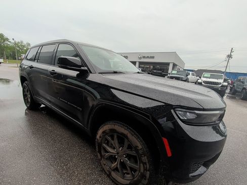 Used 2025 Jeep Grand Cherokee L Altitude AWD/4WD image 4