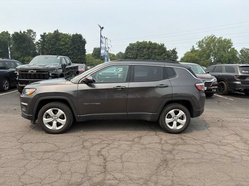Used 2019 Jeep Compass Latitude AWD/4WD image 5