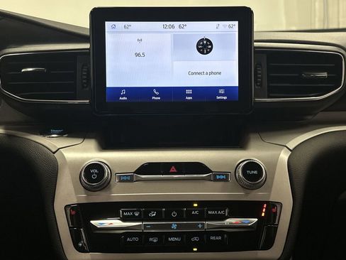 Used 2023 Ford Explorer XLT w/ Equipment Group 202A image 8