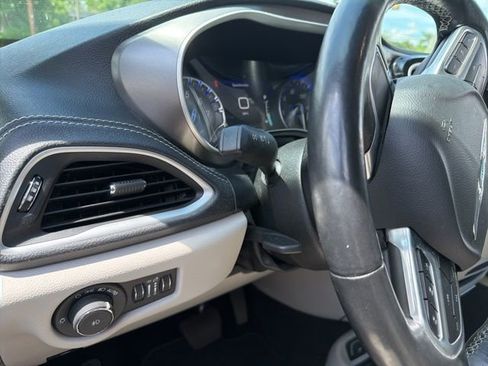 Used 2021 Chrysler Pacifica Touring-L FWD image 22