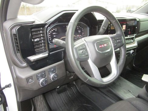 Used 2024 GMC Sierra 1500 SLE w/ X31 Off-Road Package image 34