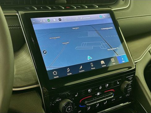 Certified 2025 Jeep Grand Cherokee Limited w/ Luxury Tech Group II image 22