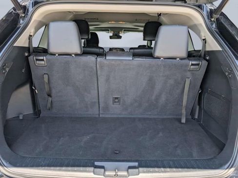 Used 2022 Toyota Highlander XLE image 9