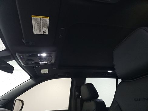 Used 2021 GMC Yukon Denali AWD/4WD image 15