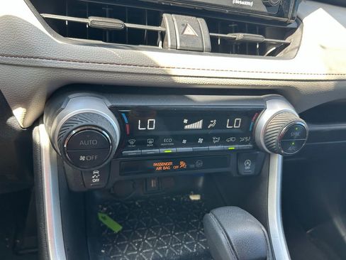 Used 2020 Toyota RAV4 XLE w/ Convenience Package FWD image 27
