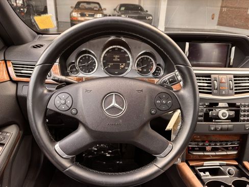 Used 2010 Mercedes-Benz E 350 Sedan image 4
