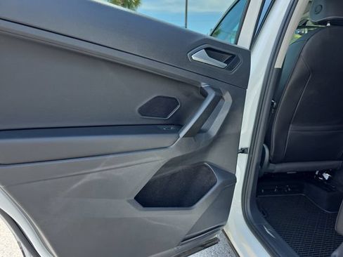 Used 2021 Volkswagen Tiguan SE AWD/4WD image 15