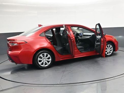 Used 2021 Toyota Corolla LE FWD image 36