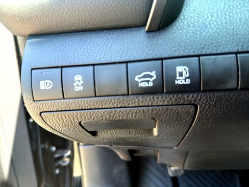 Used 2020 Toyota Camry LE w/ Convenience Package FWD image 23