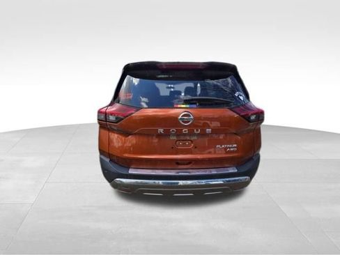 Used 2021 Nissan Rogue Platinum image 3