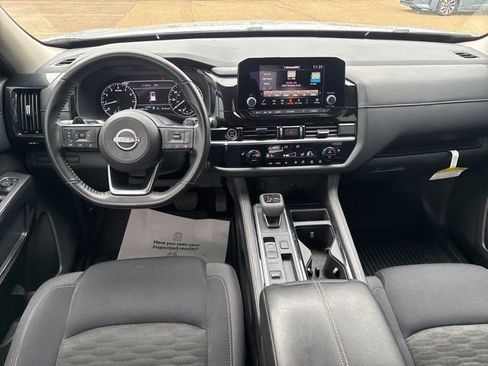 Used 2024 Nissan Pathfinder SV image 12