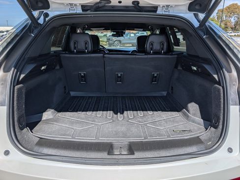 Used 2021 Cadillac XT4 Luxury w/ Cold Weather Package image 9