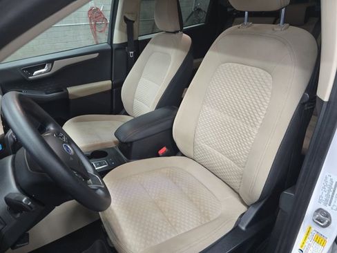 Used 2020 Ford Escape SE image 14