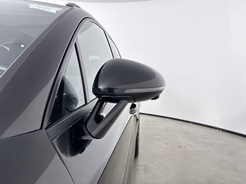 Certified 2024 Porsche Macan AWD/4WD image 12