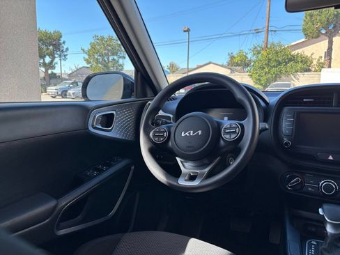 Used 2025 Kia Soul LX w/ LX Technology Package FWD image 30