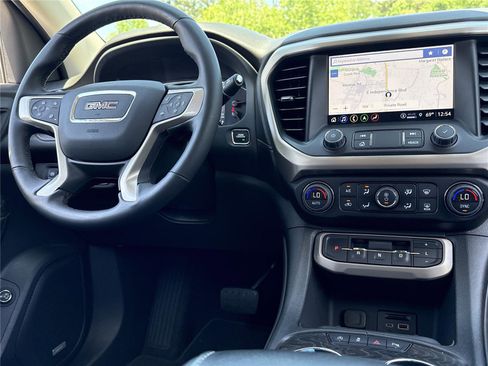 Used 2023 GMC Acadia Denali w/ Denali Ultimate Package AWD/4WD image 3