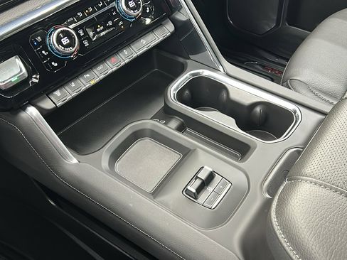 Used 2025 GMC Sierra 3500 Denali image 26