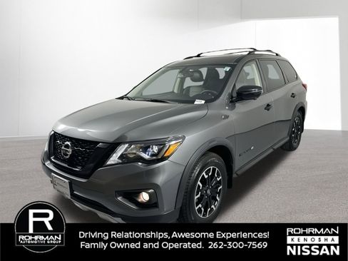 Used 2020 Nissan Pathfinder SL image 1