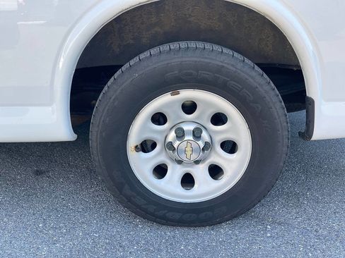 Used 2014 Chevrolet Express 1500 RWD image 11