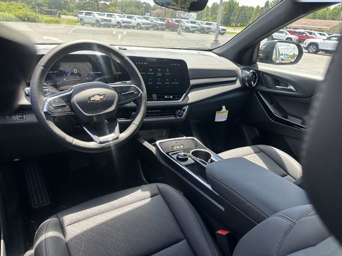 New 2026 Chevrolet Equinox LT w/ Convenience Package II AWD/4WD image 6