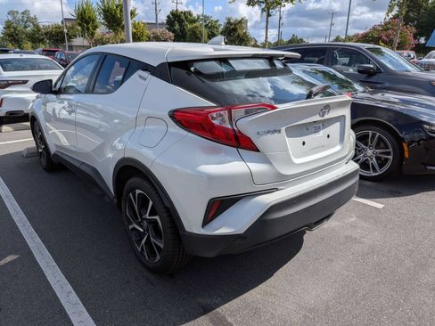 Used 2020 Toyota C-HR XLE FWD image 4