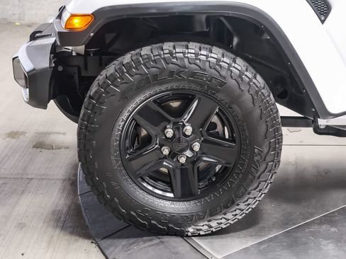 Used 2021 Jeep Gladiator Sport AWD/4WD image 9