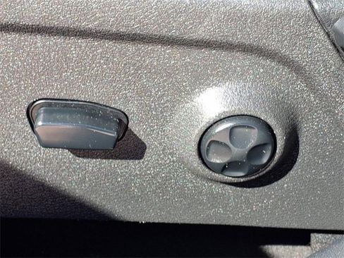 Used 2020 Dodge Journey SE w/ SE Popular Equipment Group image 19