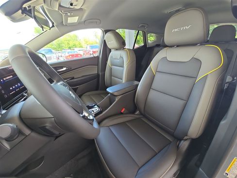 New 2025 Chevrolet Trax ACTIV image 18