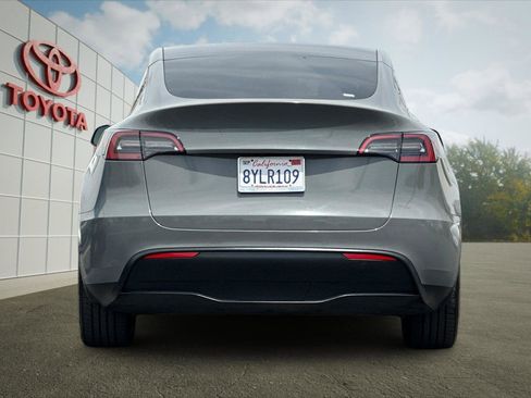 Used 2021 Tesla Model Y Long Range AWD/4WD image 4