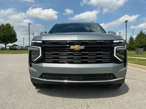 Used 2025 Chevrolet Suburban High Country AWD/4WD image 8