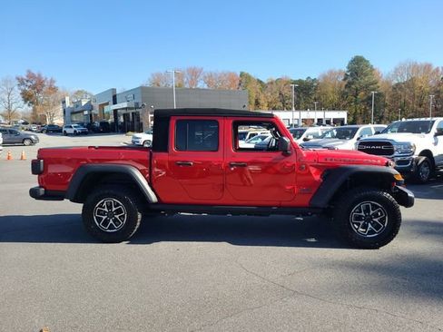 Used 2024 Jeep Gladiator Rubicon w/ Technology Group image 24